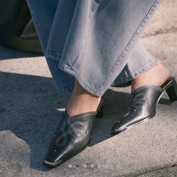 Free People Roxi metal tip Mules 8.5 NIB - Picture 2 of 4